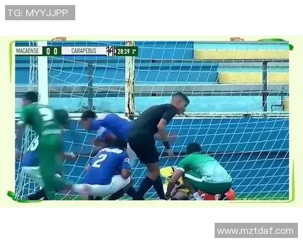 足球明星驾车被警察拦截现场视频曝光引发热议与讨论